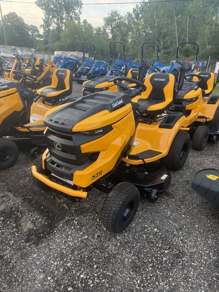 2026 CUB CADET XT2 LX42 FAB 20HP KOH MOWER - RIDE ON MOWER