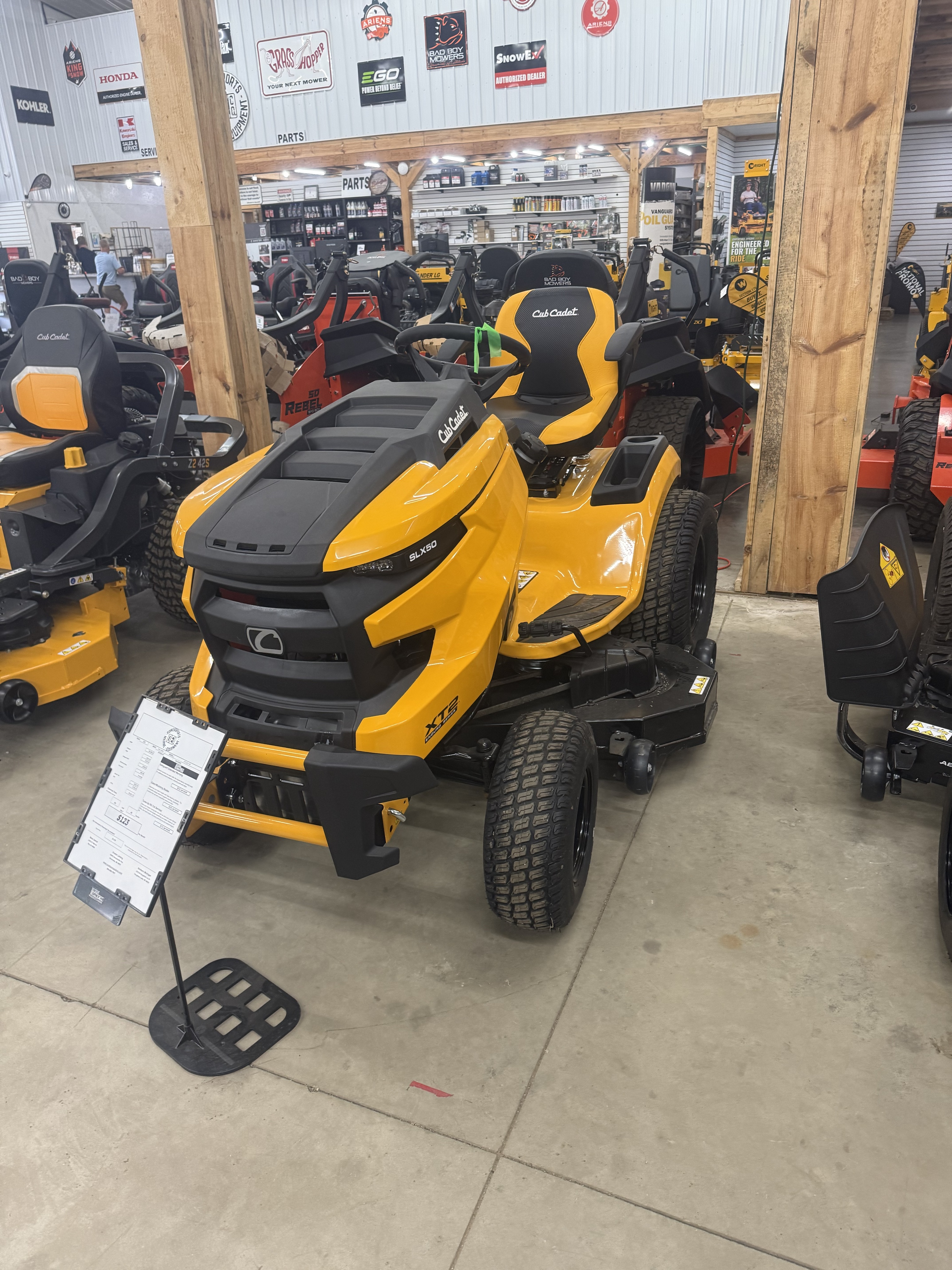 2026 CUB CADET XT2 SLX50 FAB 24HP KOH MOWER - RIDE ON MOWER