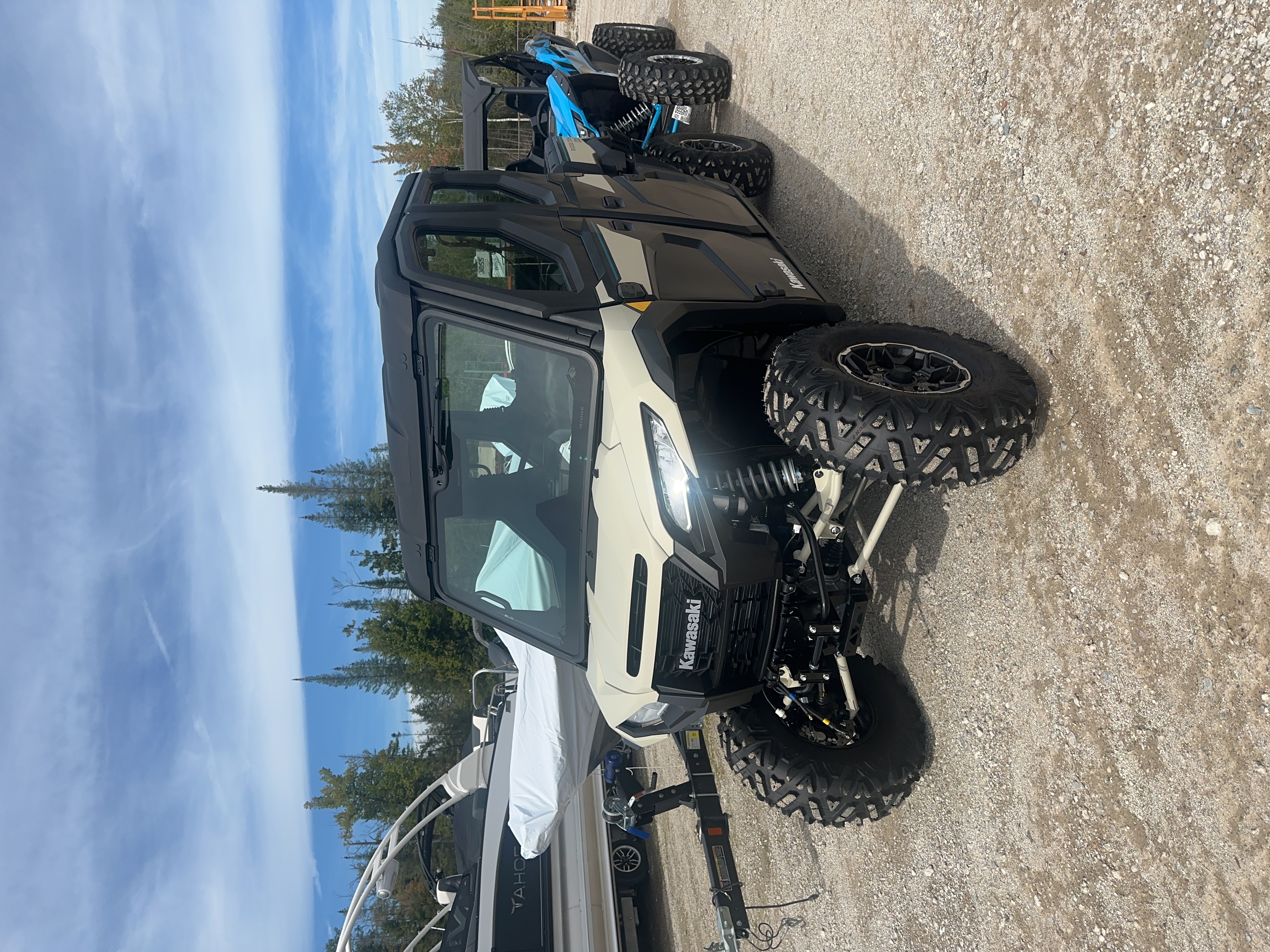 2027 Kawasaki Ridge Crew HVAC Metallic Matte Whittish Beige/Flat Ebony UTV