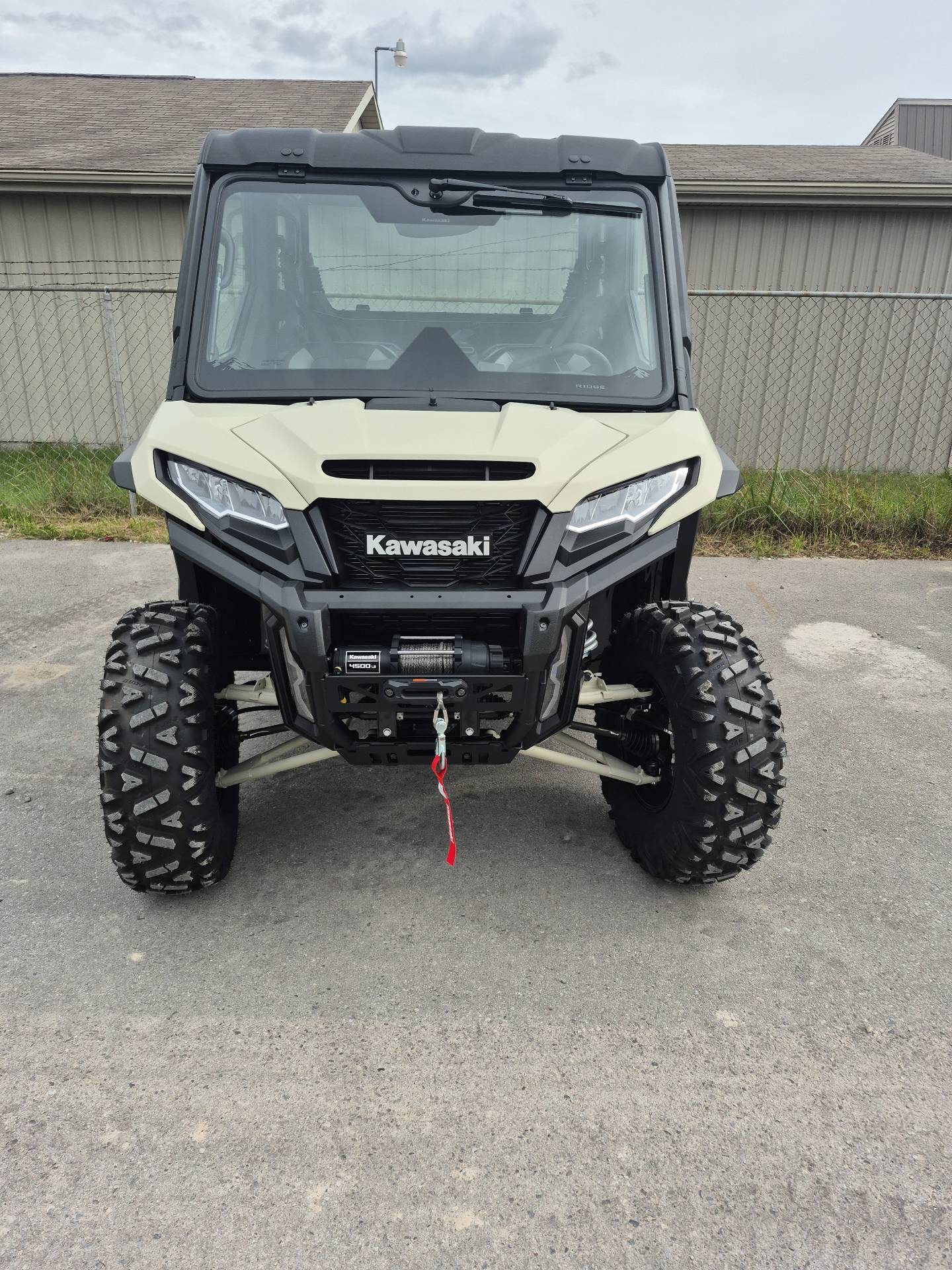 2027 Kawasaki Ridge Crew HVAC Metallic Matte Whittish Beige/Flat Ebony UTV