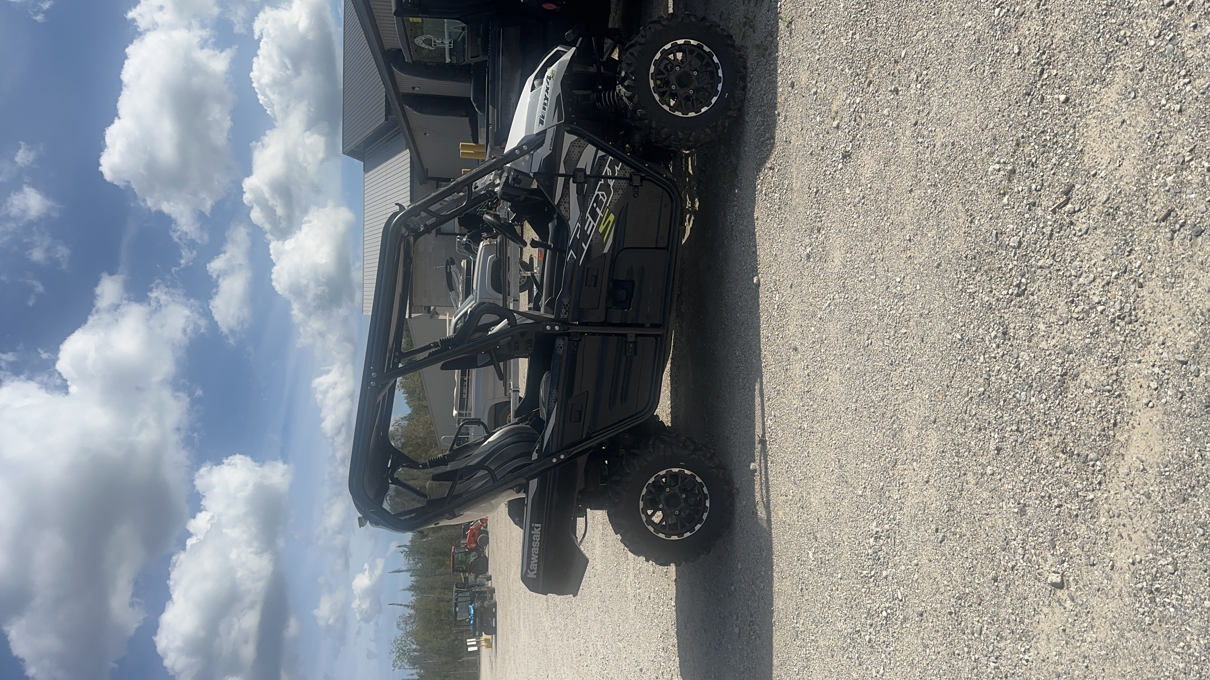 2025 Kawasaki Teryx4 S LE Ice Gray/Super Black w/ Windshield and Rear Panel UTV