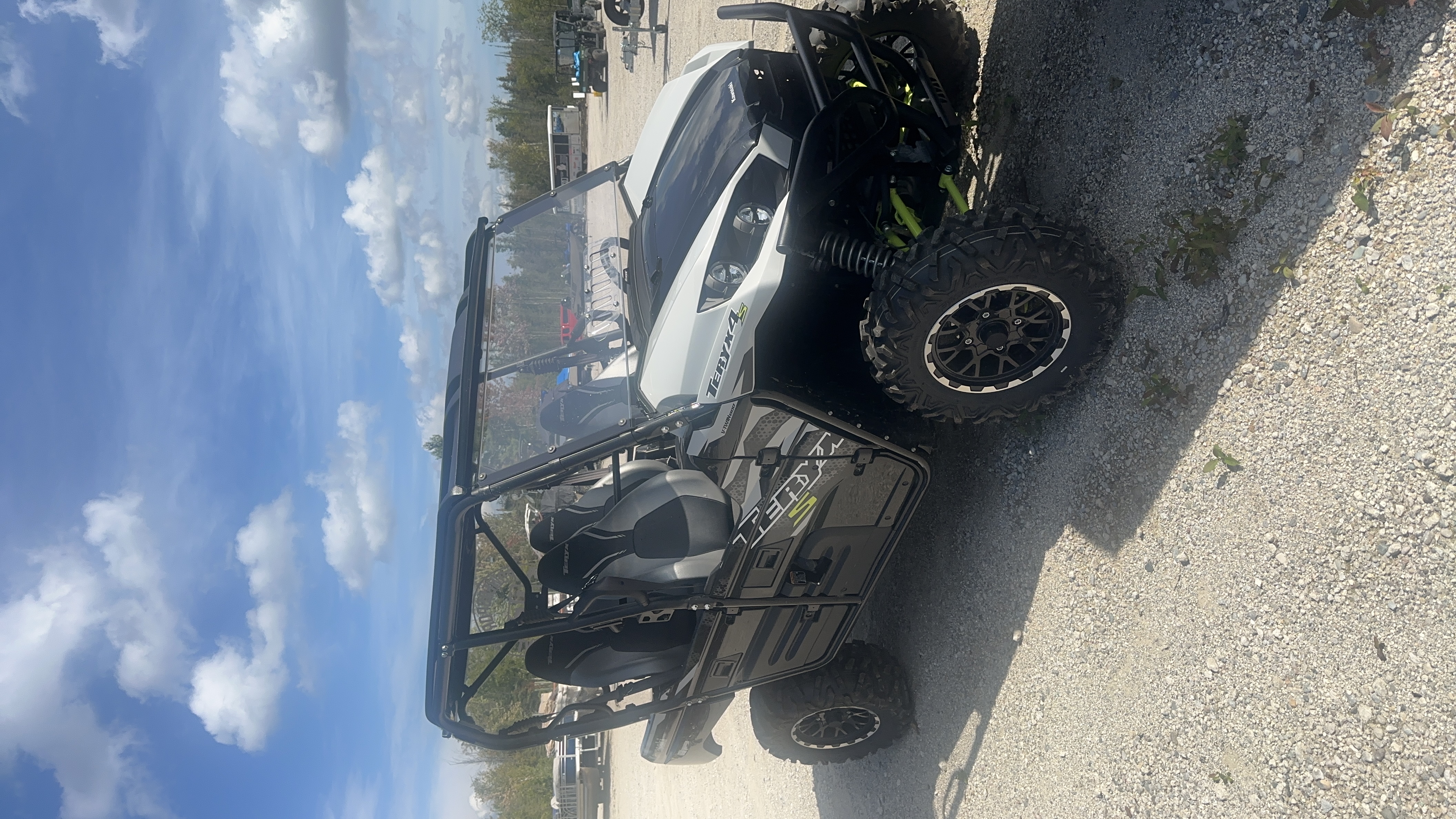 2025 Kawasaki Teryx4 S LE Ice Gray/Super Black w/ Windshield and Rear Panel UTV