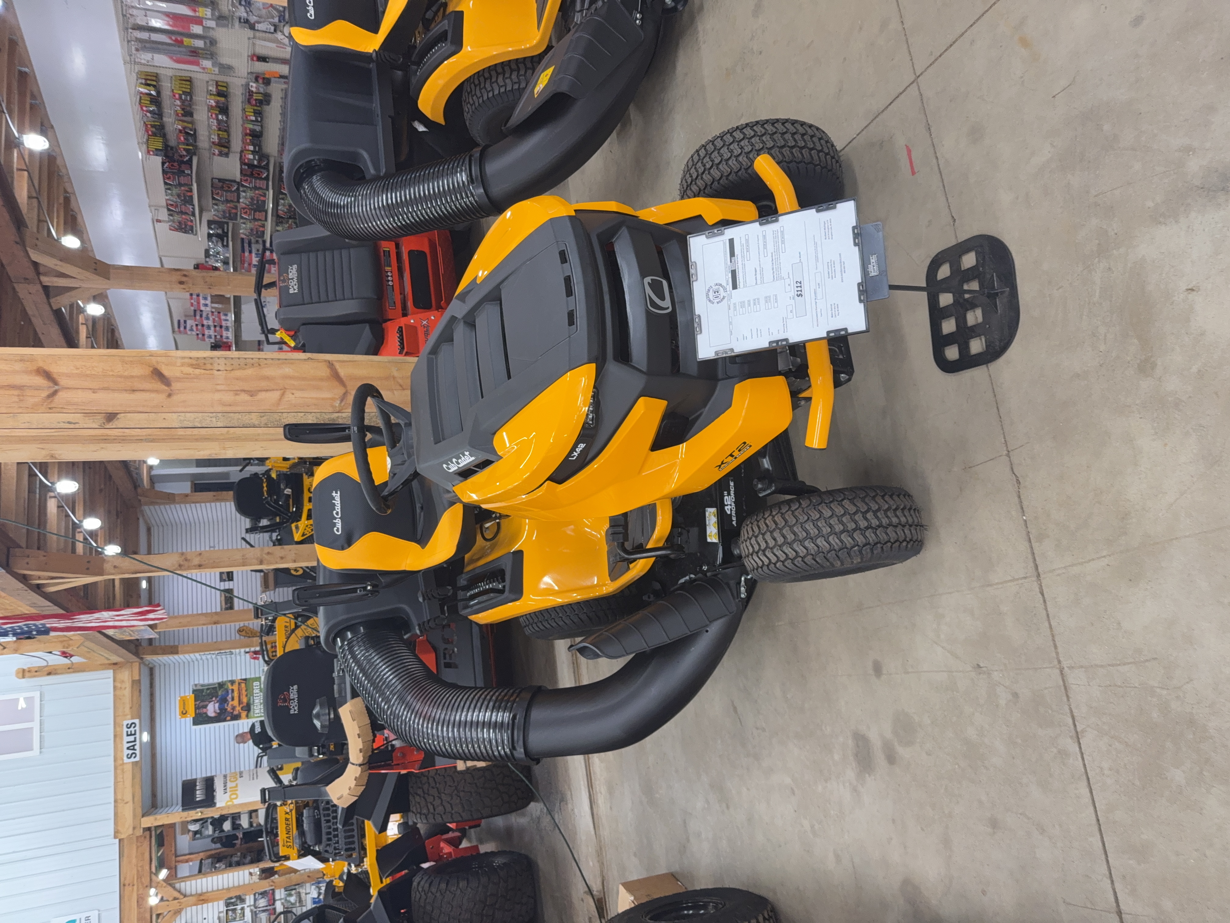 2026 CUB CADET XT2 LX42 FAB 20HP KOH (W/ DOUBLE BAGGER) MOWER - RIDE ON MOWER