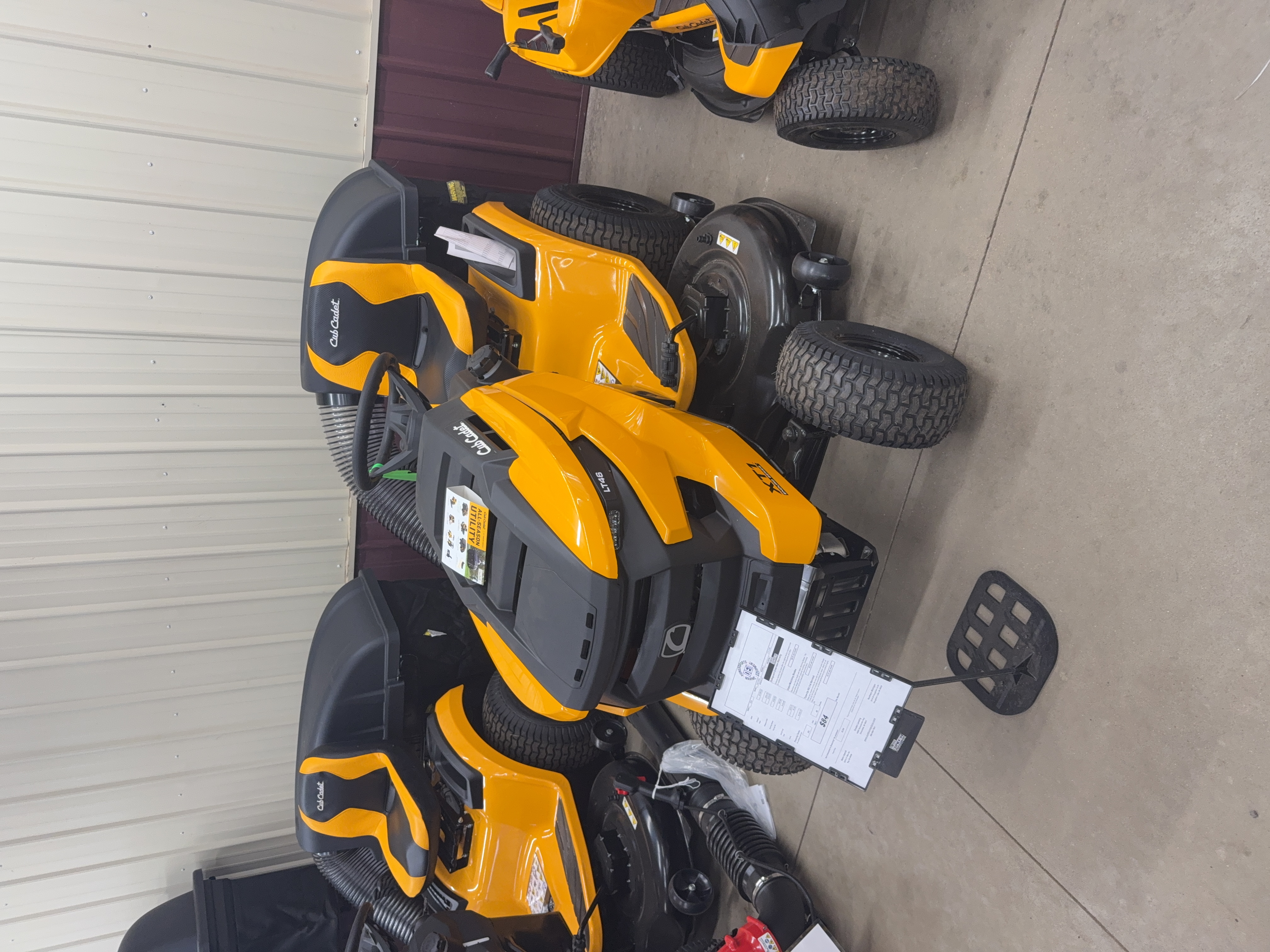 2026 CUB CADET XT1 LT46 STAMP DECK 22HP KOH (W/ DBL BAGGER) MOWER - RIDE ON MOWER