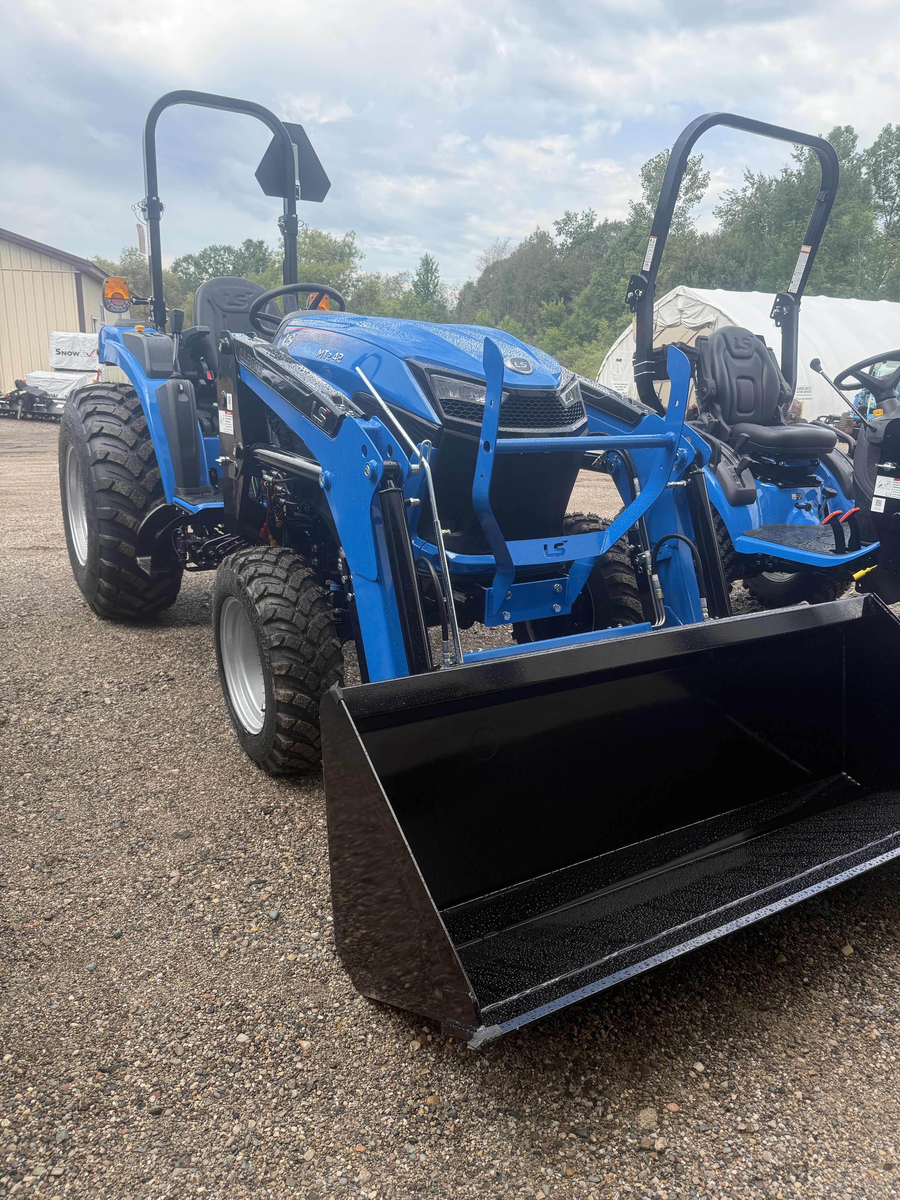 2026 LS Tractor MT242H 42.5 HP COMPACT TRACTOR W/ LOADER TRACTOR